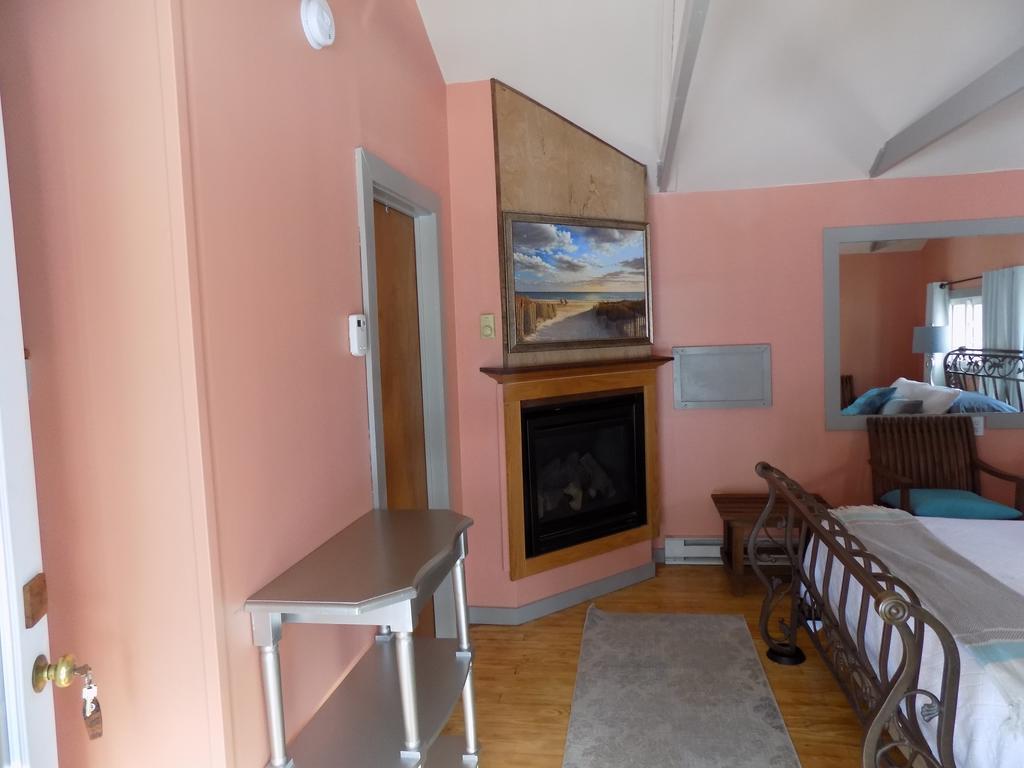 Wilderness Inn Bed And Breakfast Северен Уудсток Екстериор снимка